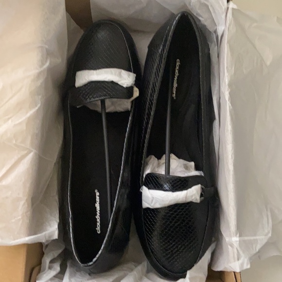 โ๏ธ CLOUDWALKERS Snakeskin Loafers ๐ - Picture 5 of 9